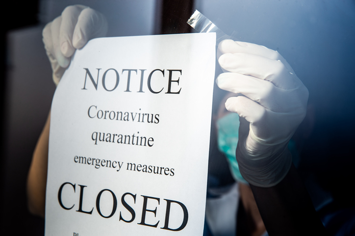 coronavirus closure notice being put up